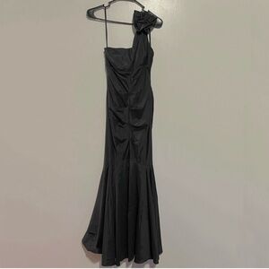 Vintage  Cache black ruched mermaid style one shoulder embellishment maxi gown